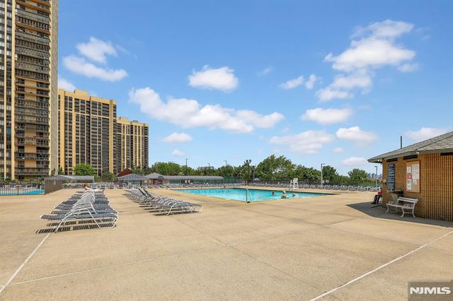 200 Winston Drive 2409, Cliffside Park, NJ 07010