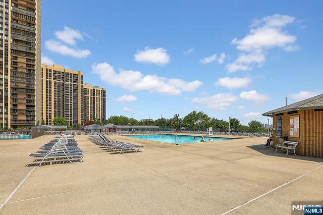 200 Winston Drive 2409, Cliffside Park, NJ 07010