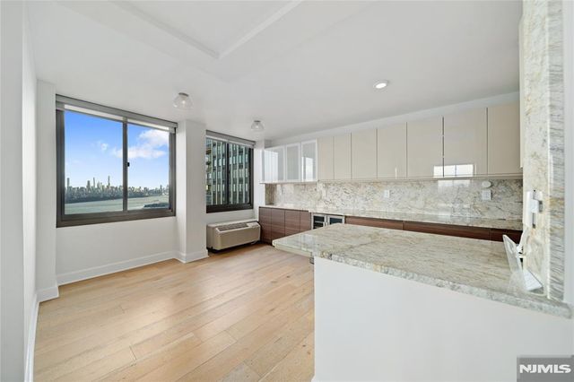 200 Winston Drive 2409, Cliffside Park, NJ 07010