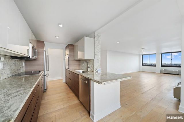 200 Winston Drive 2409, Cliffside Park, NJ 07010