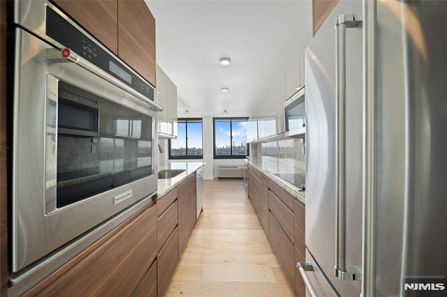 200 Winston Drive 2409, Cliffside Park, NJ 07010