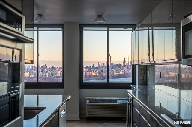200 Winston Drive 2409, Cliffside Park, NJ 07010