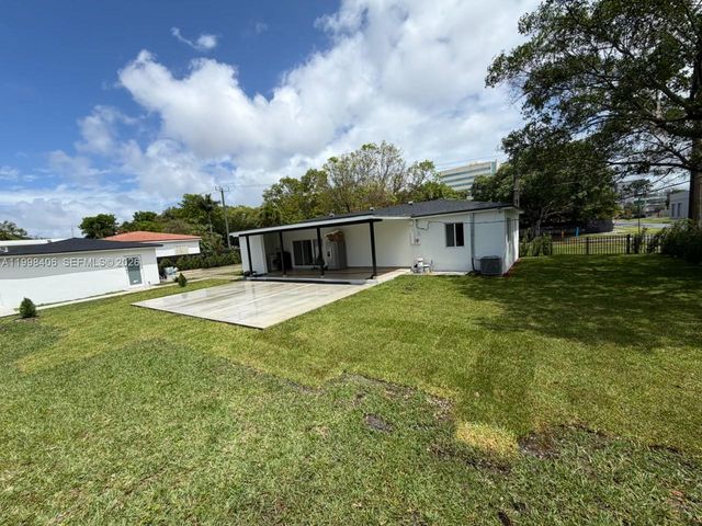 596 Ragan Dr, Miami Springs, FL 33166