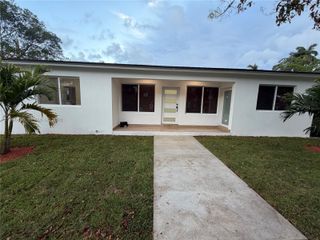 596 Ragan Dr, Miami Springs, FL 33166