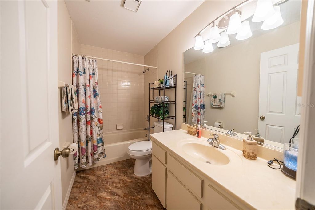 Image 23 of property listing at 3601 NE 17TH LANE, Ocala, FL 34470