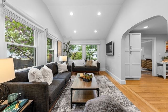 127 Prospect St, Wellesley, MA 02481