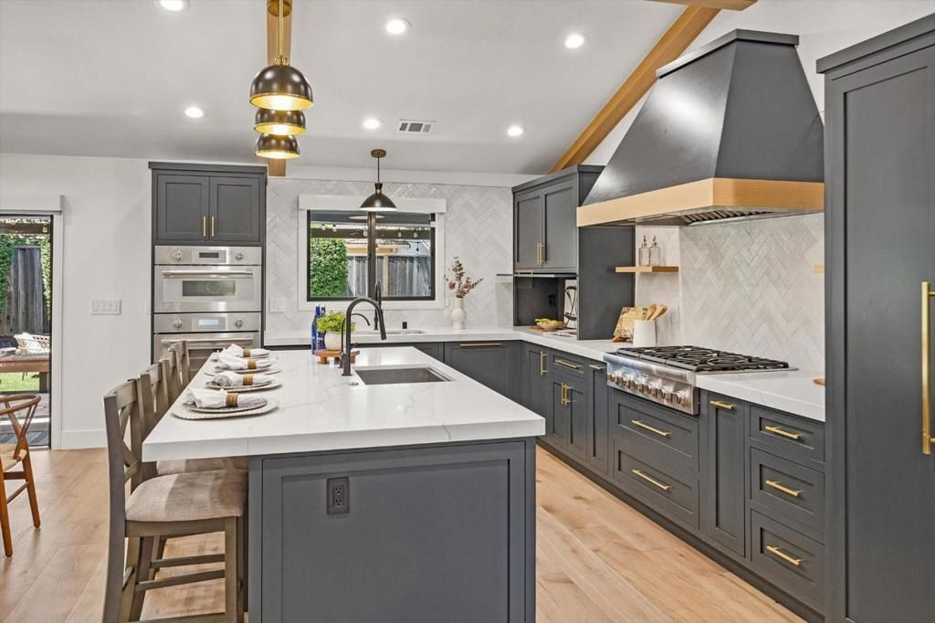 Image 11 of property listing at 1001 Shadow Brook Drive, San Jose, CA 95120