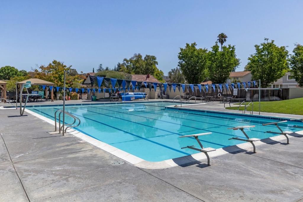 Image 37 of property listing at 1001 Shadow Brook Drive, San Jose, CA 95120