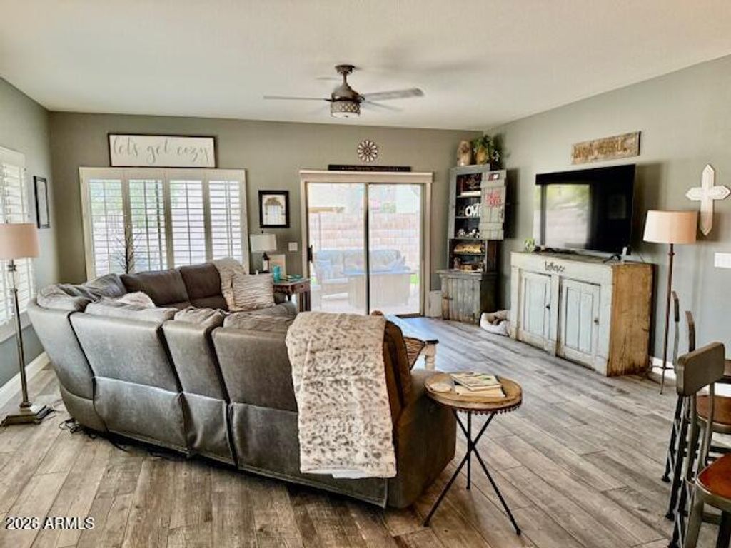 Image 5 of property listing at 6267 S TERESA Drive, Chandler, AZ 85249