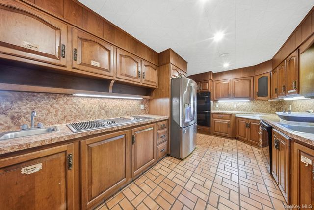 137 Highview Terrace, Bloomingburg, NY 12721