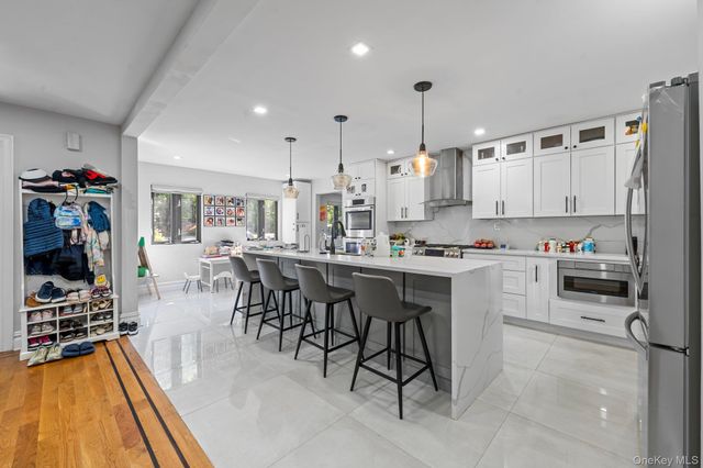 11 Brook Lane, Great Neck, NY 11023