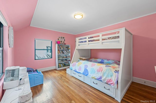 11 Brook Lane, Great Neck, NY 11023