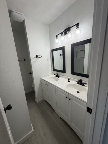 806 S Atkerson Lane, Euless, TX 76040