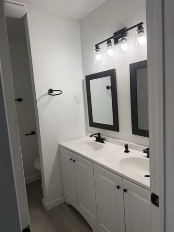 806 S Atkerson Lane, Euless, TX 76040
