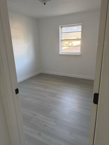 806 S Atkerson Lane, Euless, TX 76040