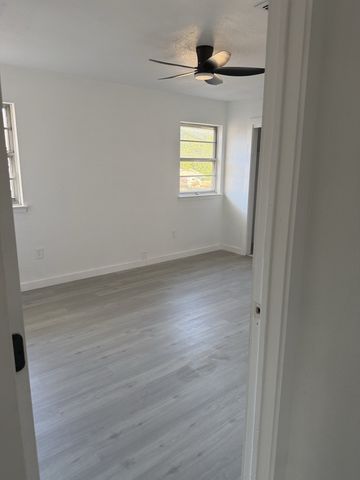 806 S Atkerson Lane, Euless, TX 76040