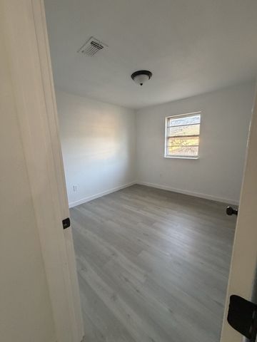 806 S Atkerson Lane, Euless, TX 76040