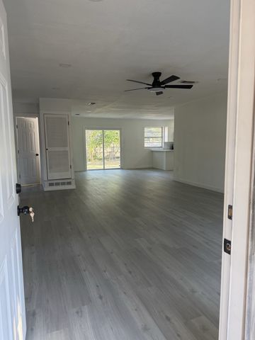 806 S Atkerson Lane, Euless, TX 76040