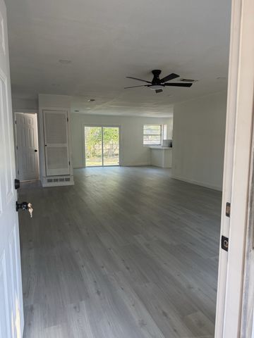 806 S Atkerson Lane, Euless, TX 76040
