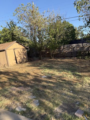 806 S Atkerson Lane, Euless, TX 76040