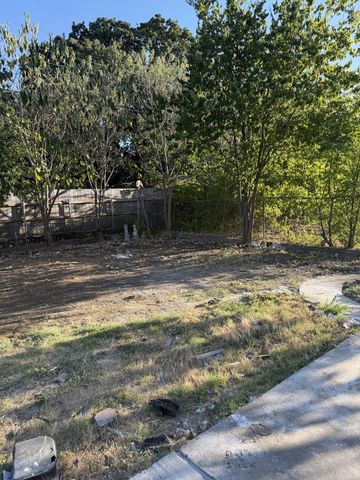 806 S Atkerson Lane, Euless, TX 76040