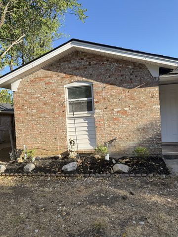 806 S Atkerson Lane, Euless, TX 76040