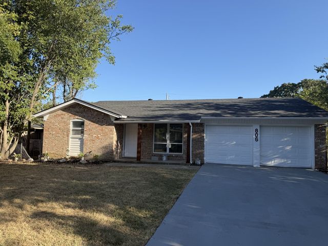 806 S Atkerson Lane, Euless, TX 76040