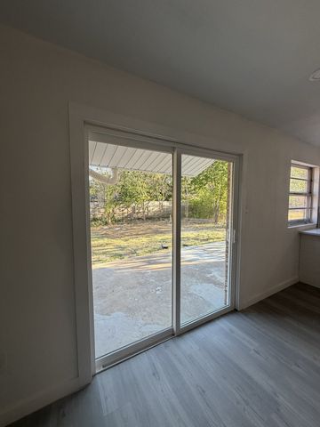 806 S Atkerson Lane, Euless, TX 76040