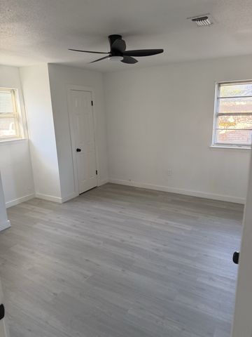 806 S Atkerson Lane, Euless, TX 76040