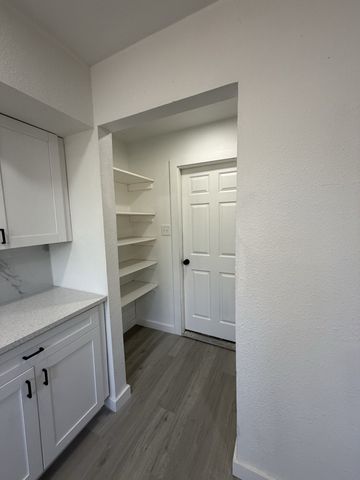 806 S Atkerson Lane, Euless, TX 76040