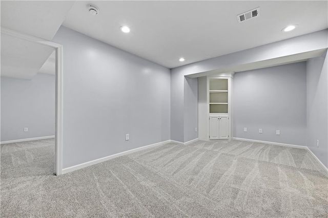 8605 W 152nd Terrace, Overland Park, KS 66223