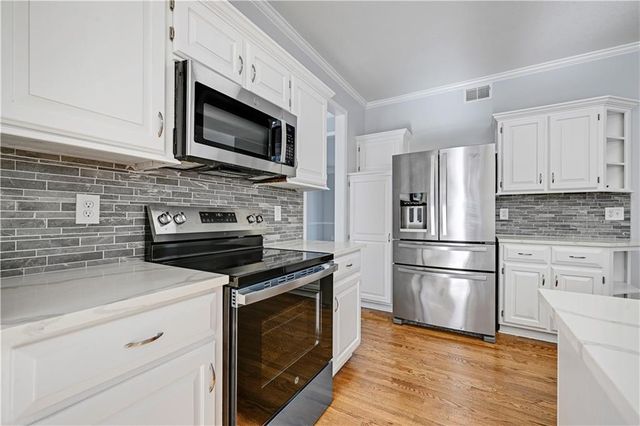 8605 W 152nd Terrace, Overland Park, KS 66223