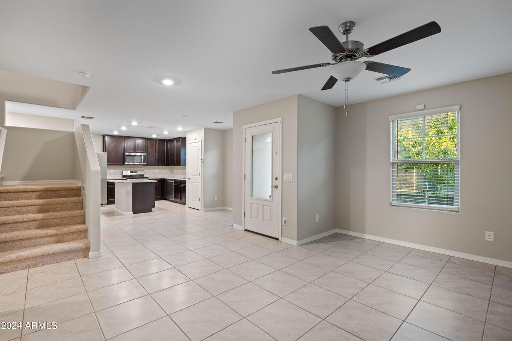 Image 10 of property listing at 3911 S 79th Lane, Phoenix, AZ 85043