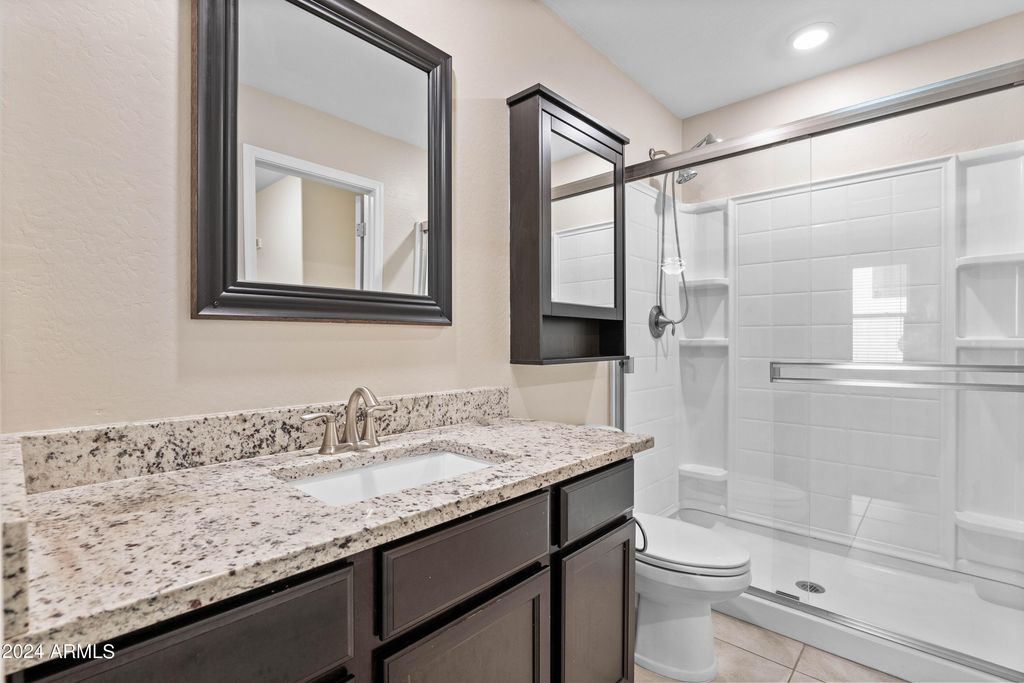 Image 15 of property listing at 3911 S 79th Lane, Phoenix, AZ 85043