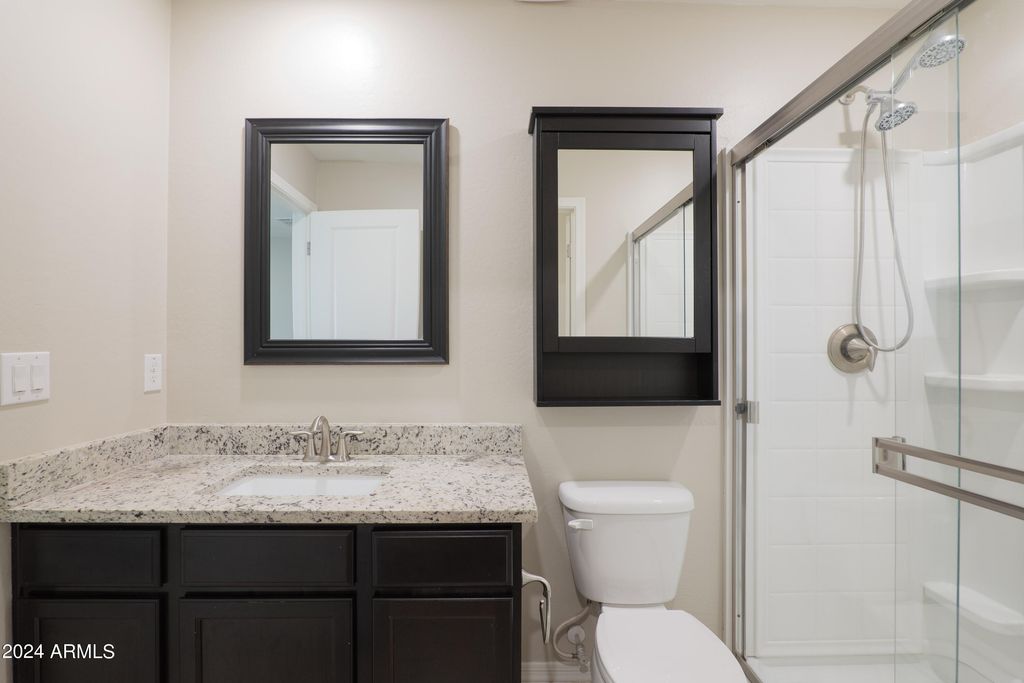 Image 16 of property listing at 3911 S 79th Lane, Phoenix, AZ 85043
