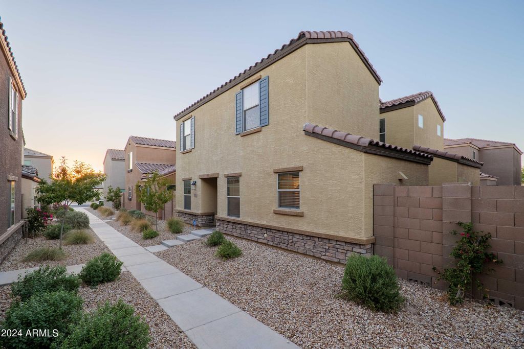 Image 2 of property listing at 3911 S 79th Lane, Phoenix, AZ 85043