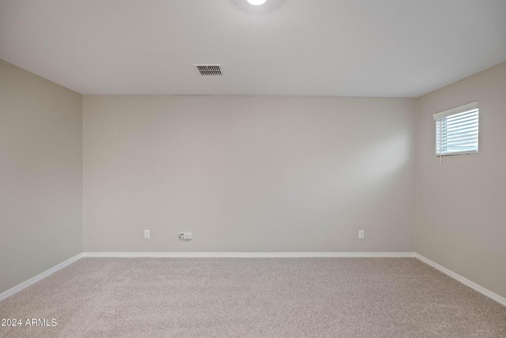 Image 22 of property listing at 3911 S 79th Lane, Phoenix, AZ 85043