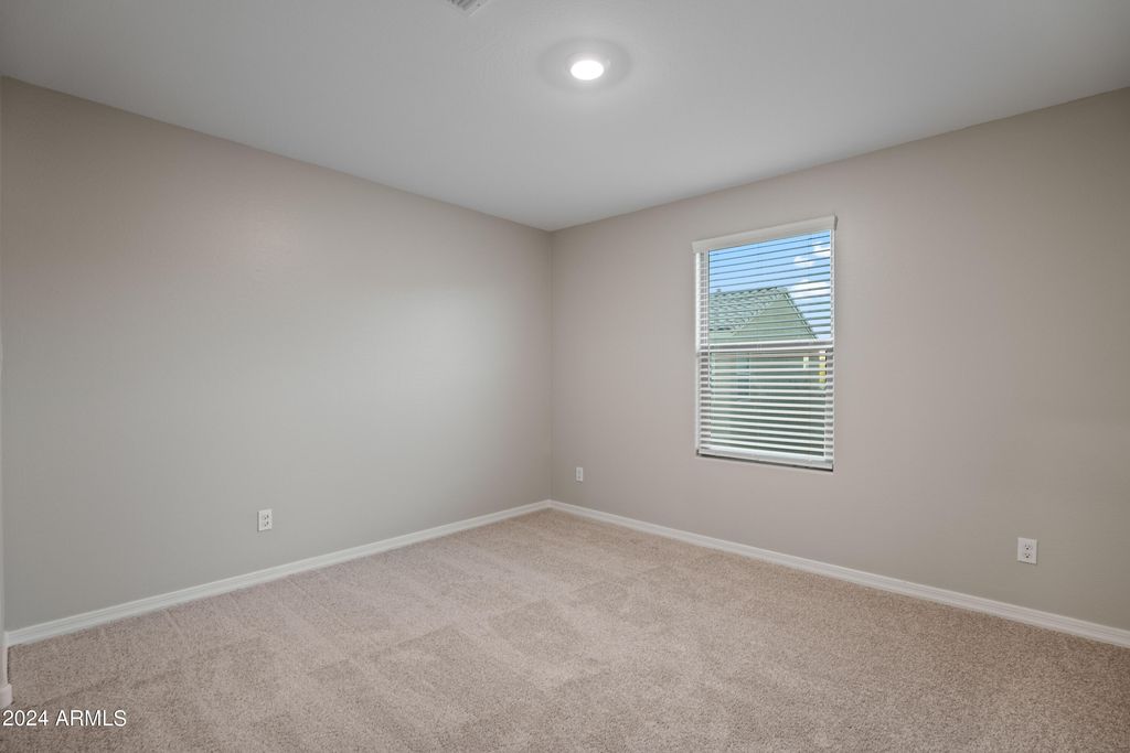 Image 25 of property listing at 3911 S 79th Lane, Phoenix, AZ 85043