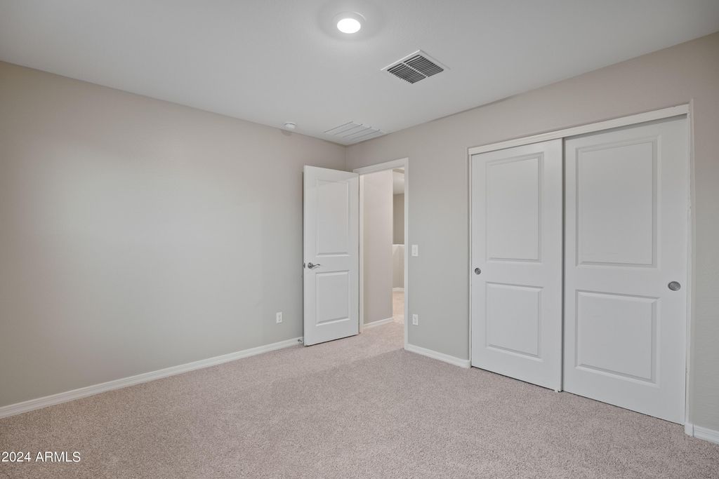 Image 26 of property listing at 3911 S 79th Lane, Phoenix, AZ 85043
