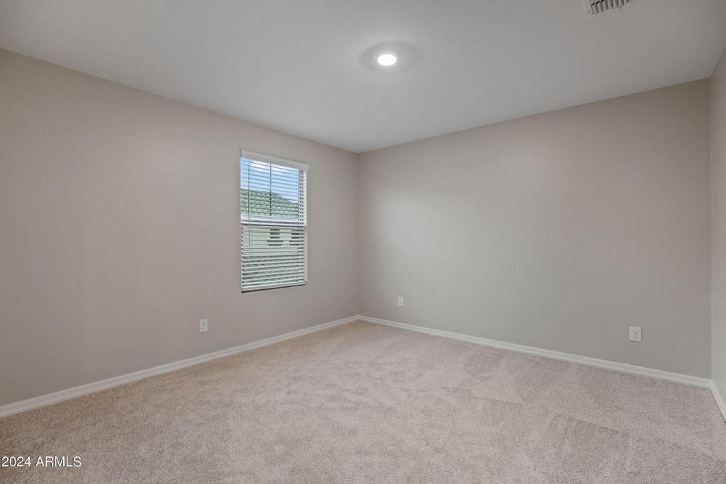 Image 28 of property listing at 3911 S 79th Lane, Phoenix, AZ 85043