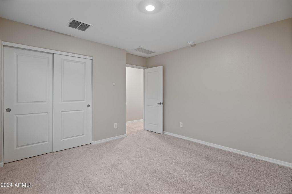 Image 31 of property listing at 3911 S 79th Lane, Phoenix, AZ 85043