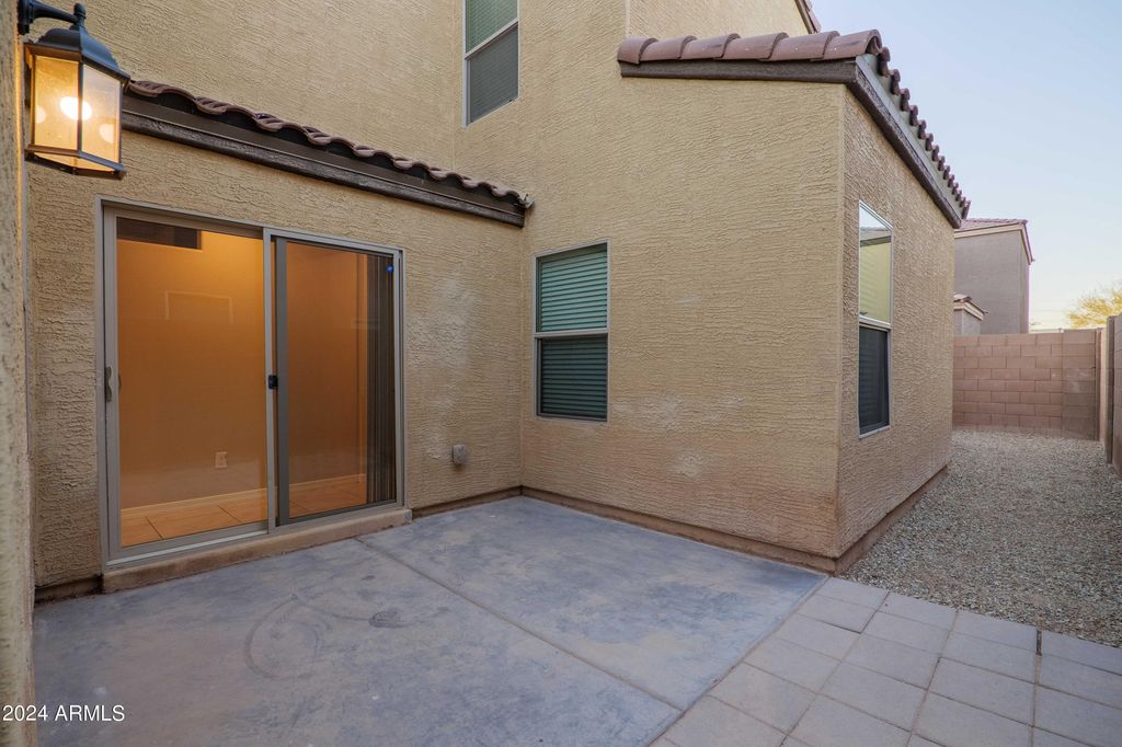 Image 32 of property listing at 3911 S 79th Lane, Phoenix, AZ 85043