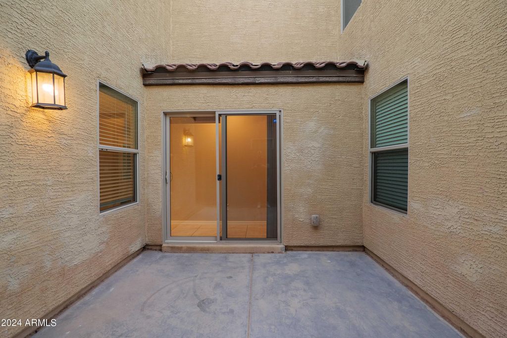 Image 33 of property listing at 3911 S 79th Lane, Phoenix, AZ 85043