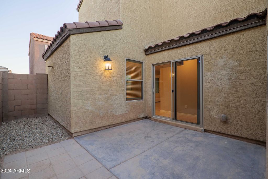 Image 34 of property listing at 3911 S 79th Lane, Phoenix, AZ 85043