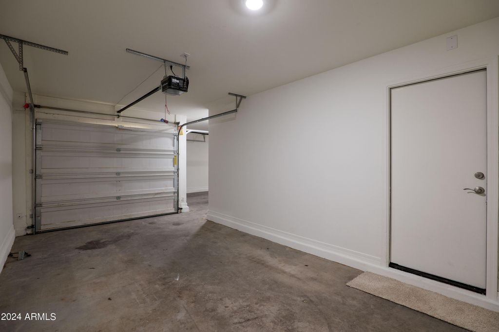 Image 36 of property listing at 3911 S 79th Lane, Phoenix, AZ 85043