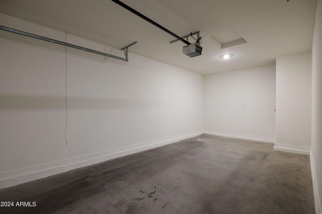 Image 37 of property listing at 3911 S 79th Lane, Phoenix, AZ 85043