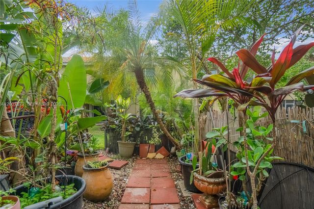 716 SW 122nd Avenue, Pembroke Pines, FL 33025