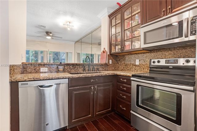 716 SW 122nd Avenue, Pembroke Pines, FL 33025