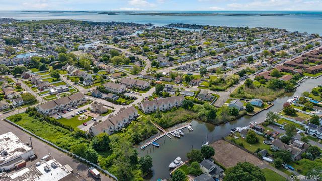 206 Anchor Court, Copiague, NY 11726