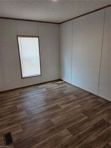 182 Briar Creek Estates, Thomasville, NC 27360